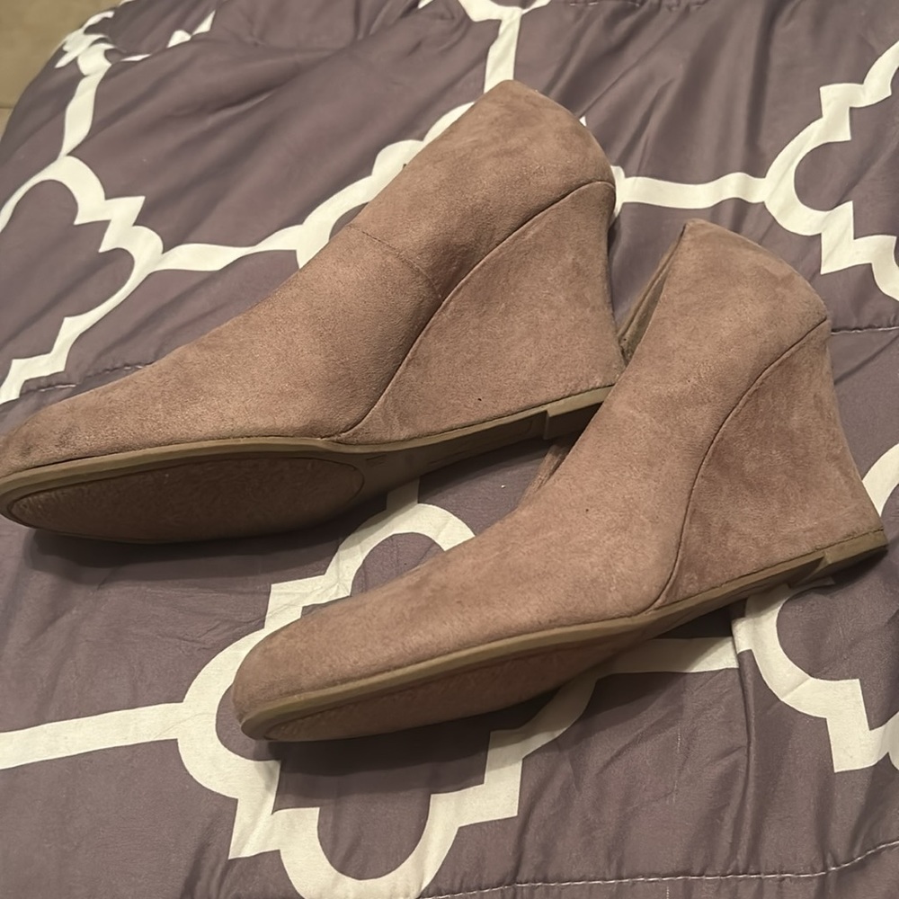 Life stride dexflex comfort. Size 8.5W. Wedge. Mauve beige. Only tried on.